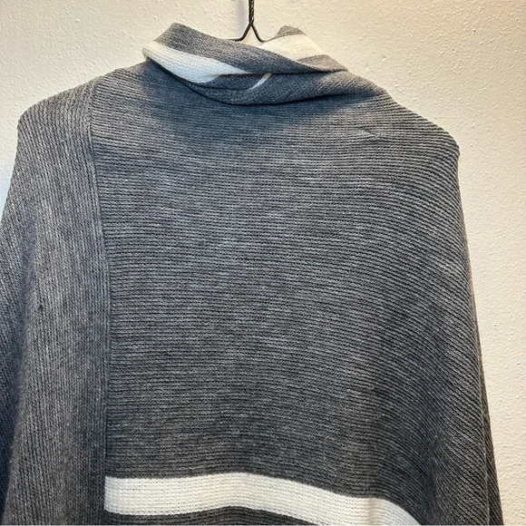 Loft Oversized Gray & White Poncho One Size - Picture 5 of 7
